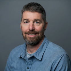 Headshot of Noah Fierer.